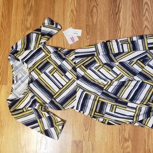 Bnwt medium lularoe nicole with pockets